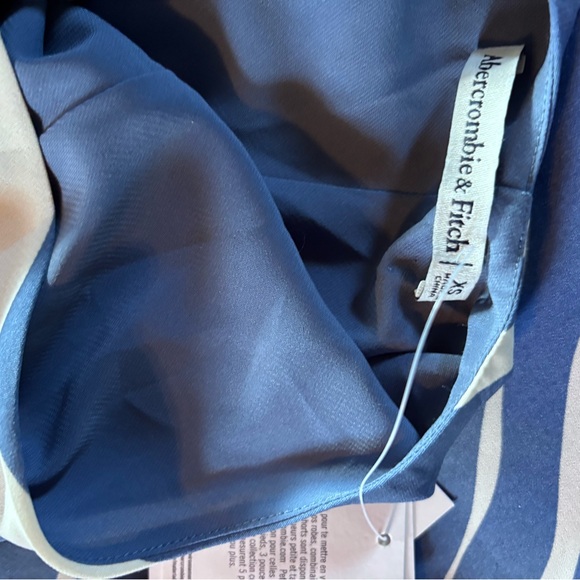 Abercrombie & Fitch Blue and Cream Patterned Dress - Picture 5 of 5
